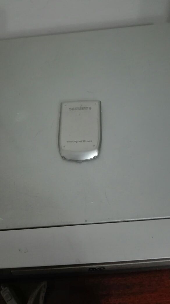 Telemóvel Samsung Z105(apena os acessórios).