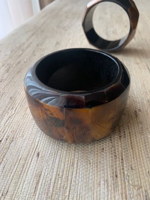 Pulseiras em laca e madrepérola