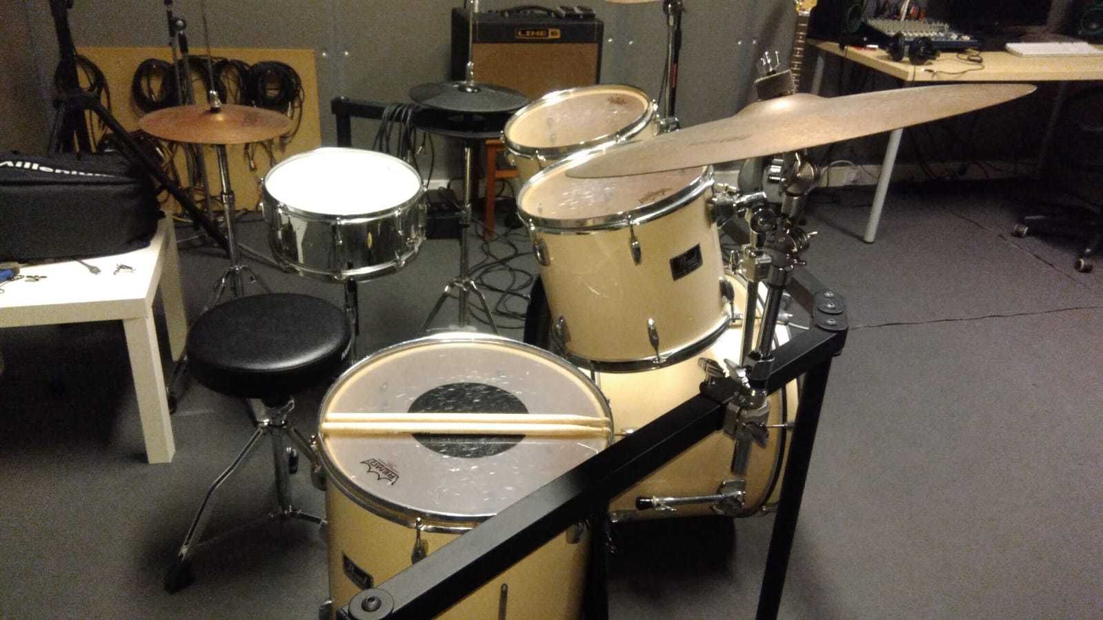 Bateria Eletrônica Pearl. Bom estado.