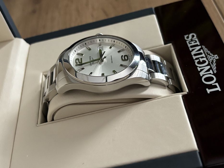 Longines Conquest 41 mm kwarcowy srebrny L3.759.4.76.6