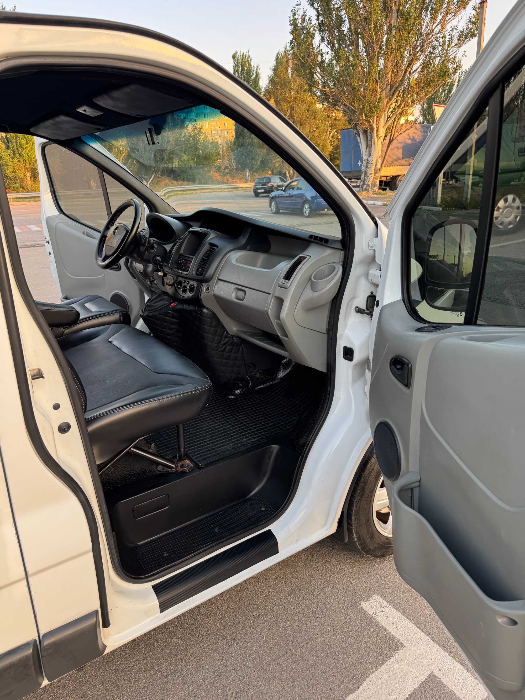 Опель Віваро Opel Vivaro 2010