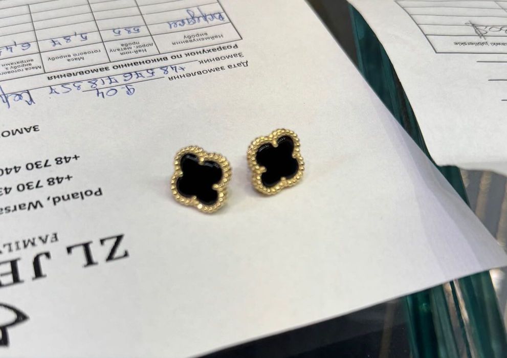 Kolczyki,kamien onyks ,585 pr złote 1,5 cm