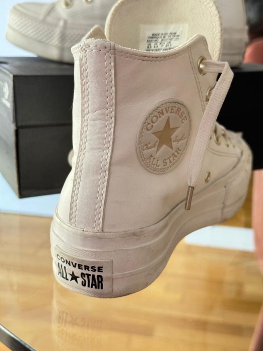 Ténis All Star Chuck Taylor brancos como novos