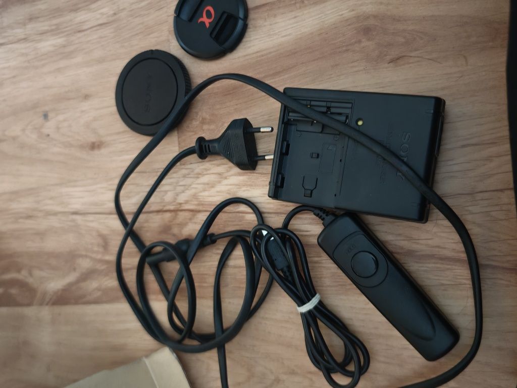 Sony alfa a68 Niski przebieg 2500 zdjęć jak nowa Lustrzanka aparat