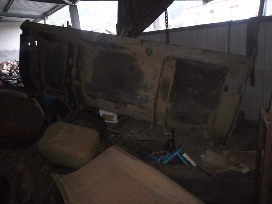 Balde de retro Ford 655 mais as costas de um balde multifunções