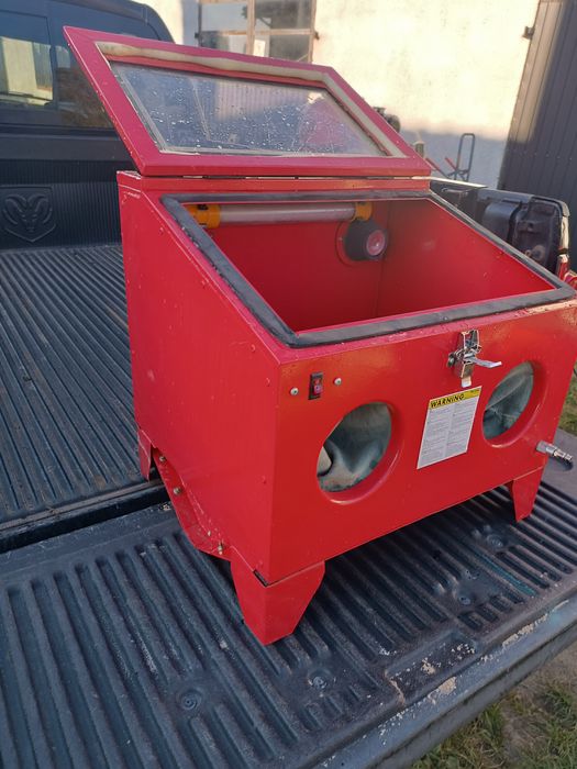 Piaskarka inzektorowa warsztatowa kabinowa 90l