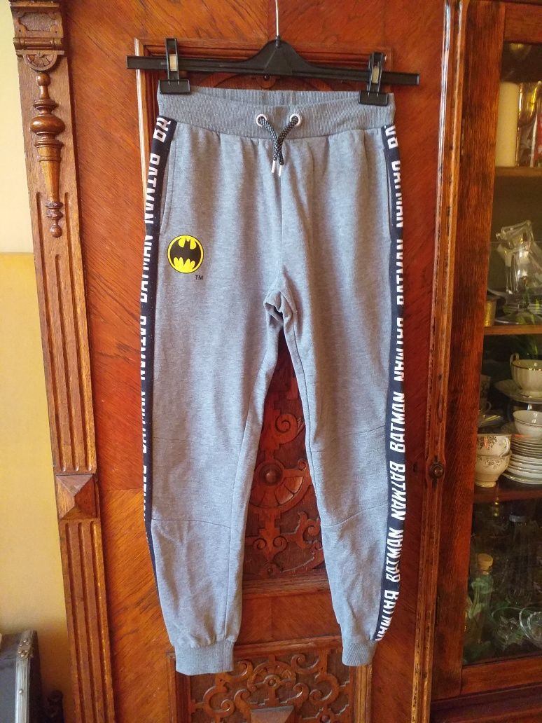 Spodnie dresowe Batman na 152 cm i szare na 146 cm