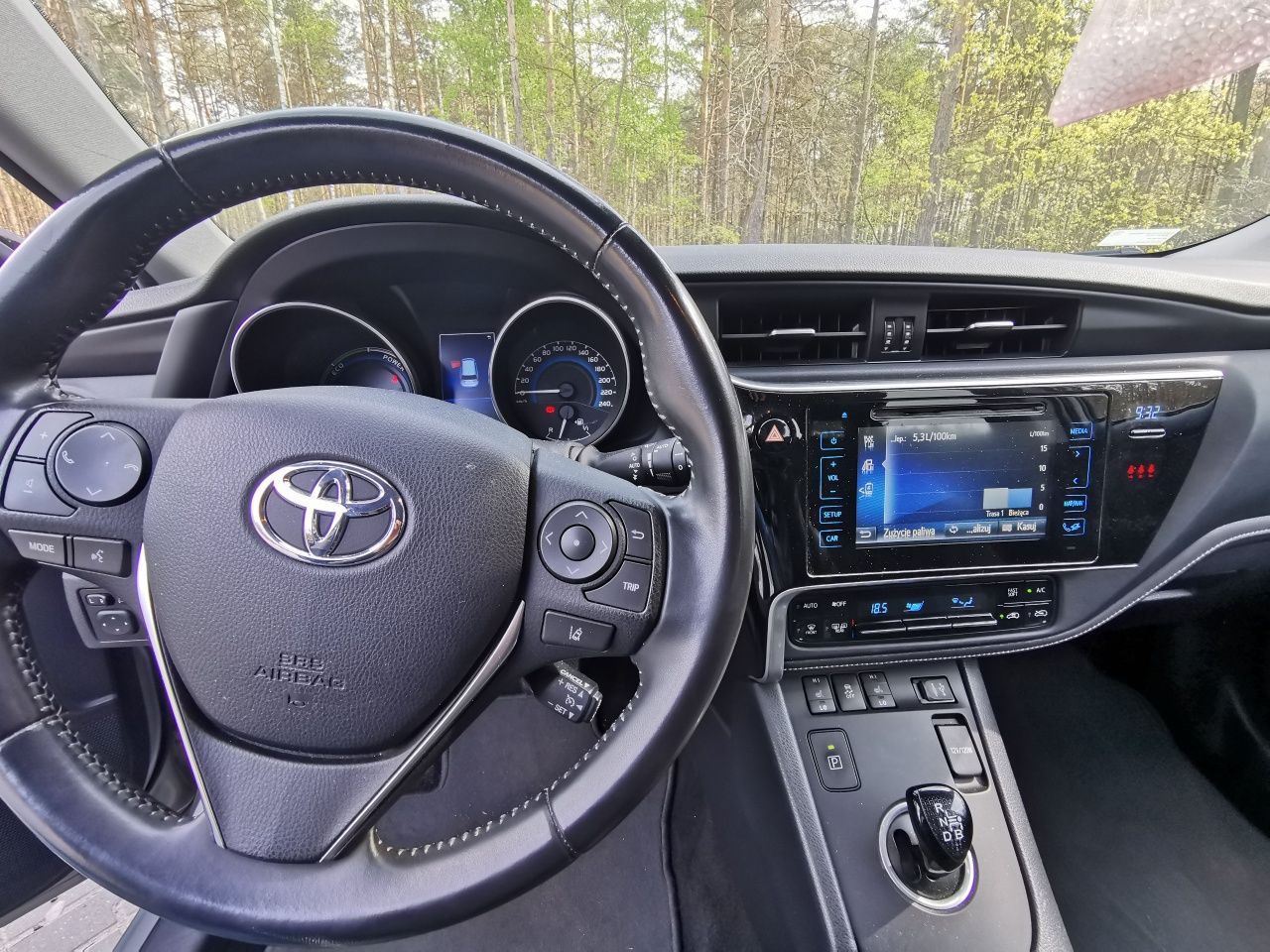 Toyota Auris 1.8 hybryda kombi 2016r zarejestrowany w Polsce .