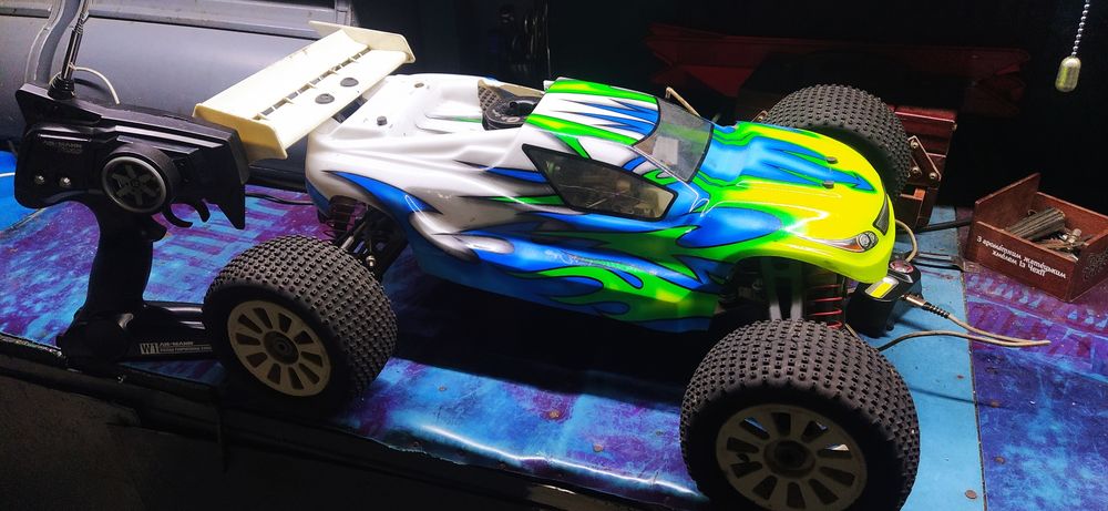 Продам машинку на двс.дистанційному управлінні 6000 грн