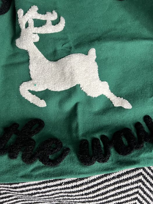 Zielona świąteczna poszewka na poduszkę z reniferem Sinsay home