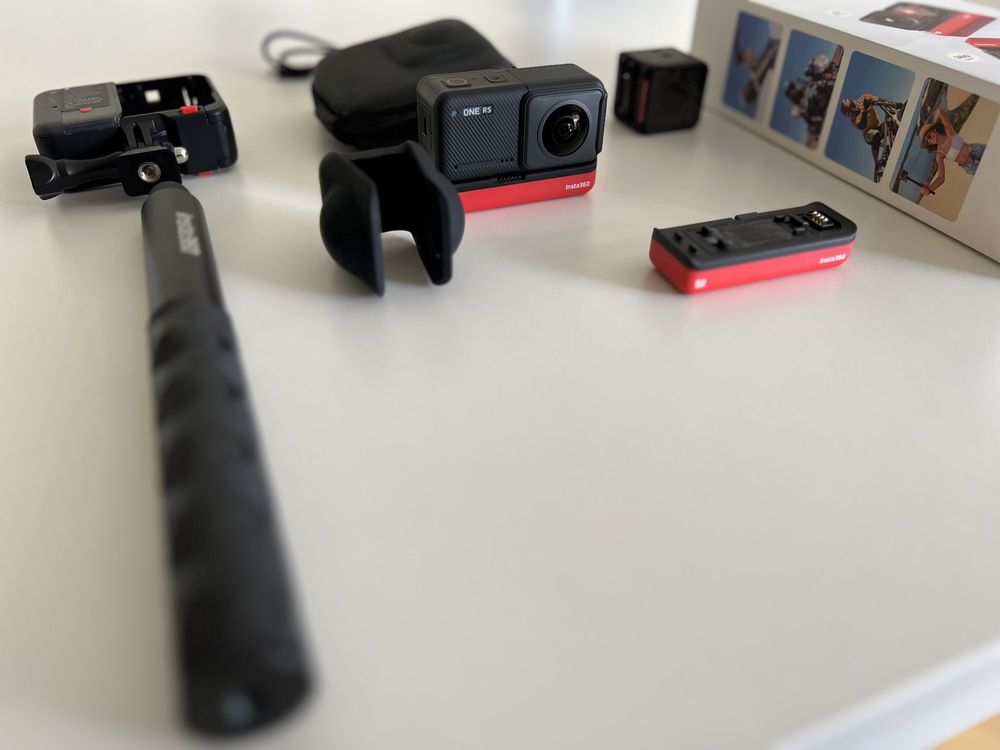 INSTA360 RS ( com extras vara, +uma bateria e case )