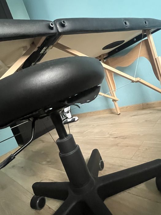 Stół do masażu / tatuaży składany + taboret i akcesoria