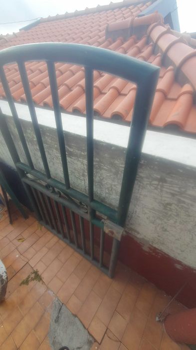 Vendo portão de ferro