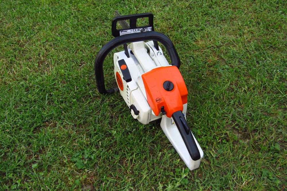 STIHL MS 201 c  bardzo lekka pilarka spalinowa moc 2,4 KM