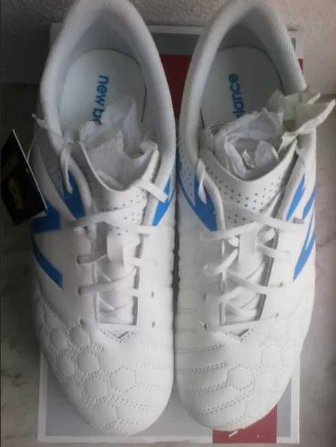 Chuteiras marca New Balance Visaro