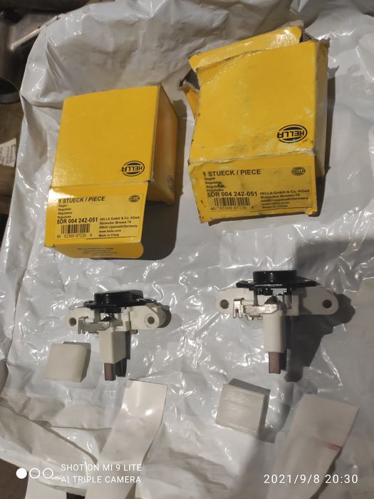 Регулятор напруги Hella 5DR004242051