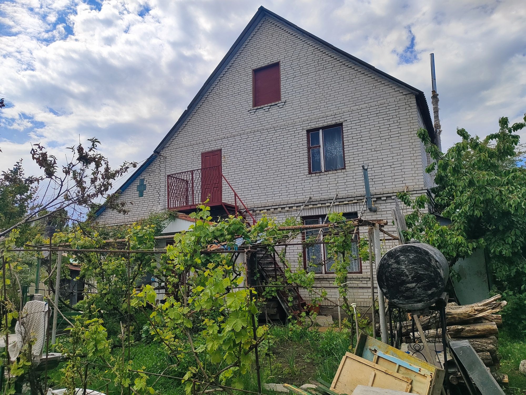 Продам частину будинку зі зручностями