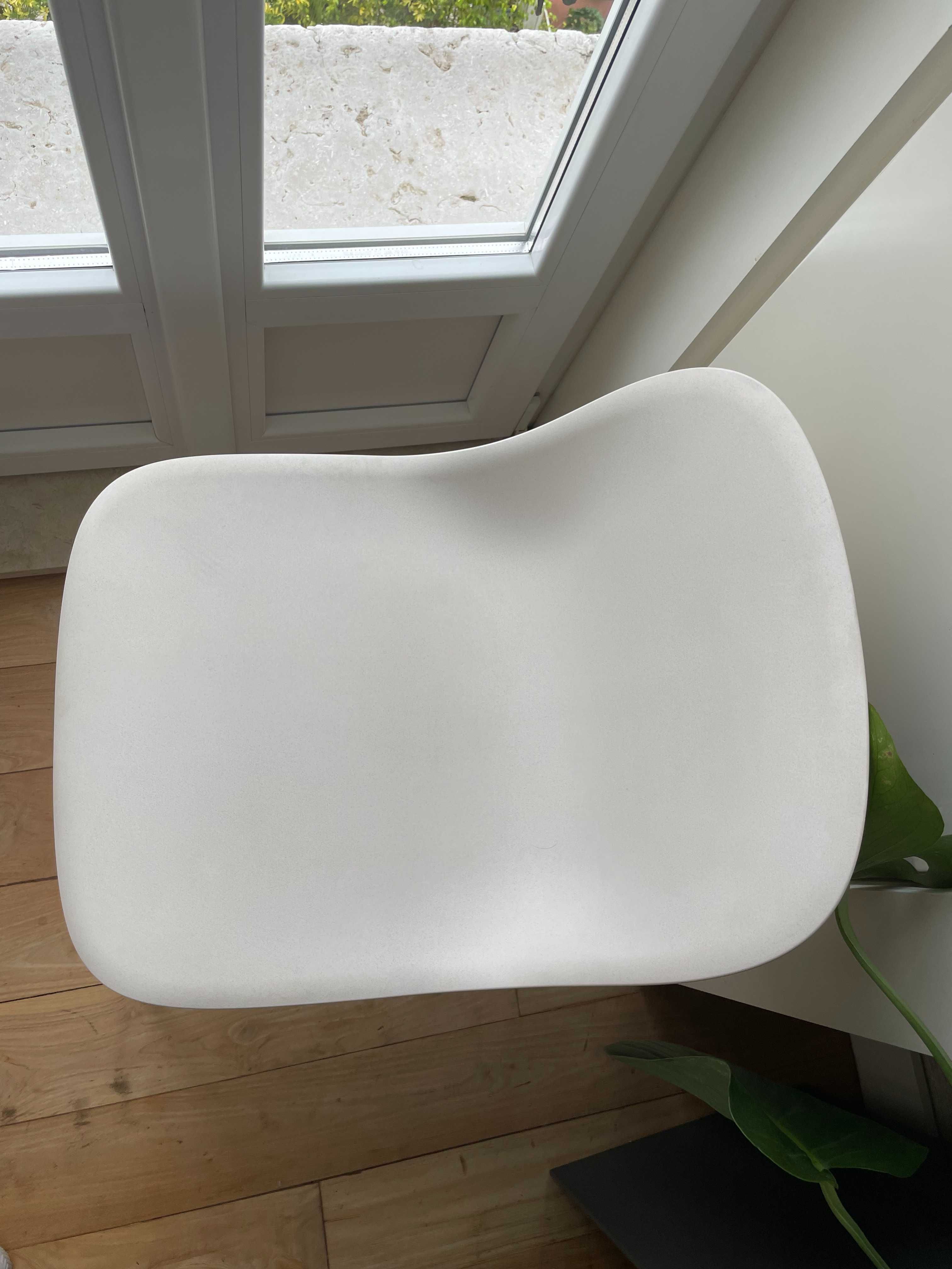 Cadeira branca para qualquer ambiente I White Chair I Designer: Muut