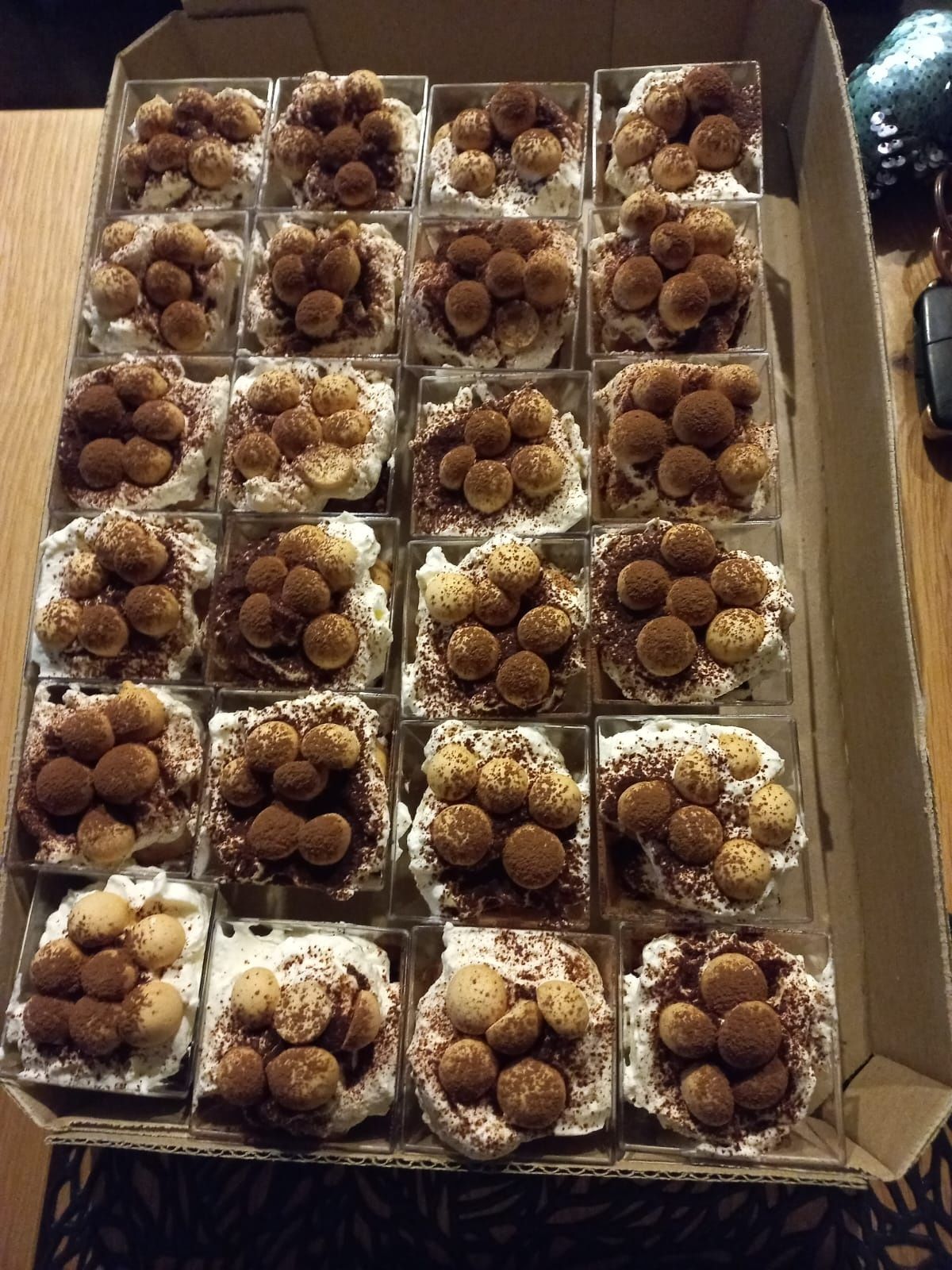 Słodki stół - deserki cake pops'y, tiramisu