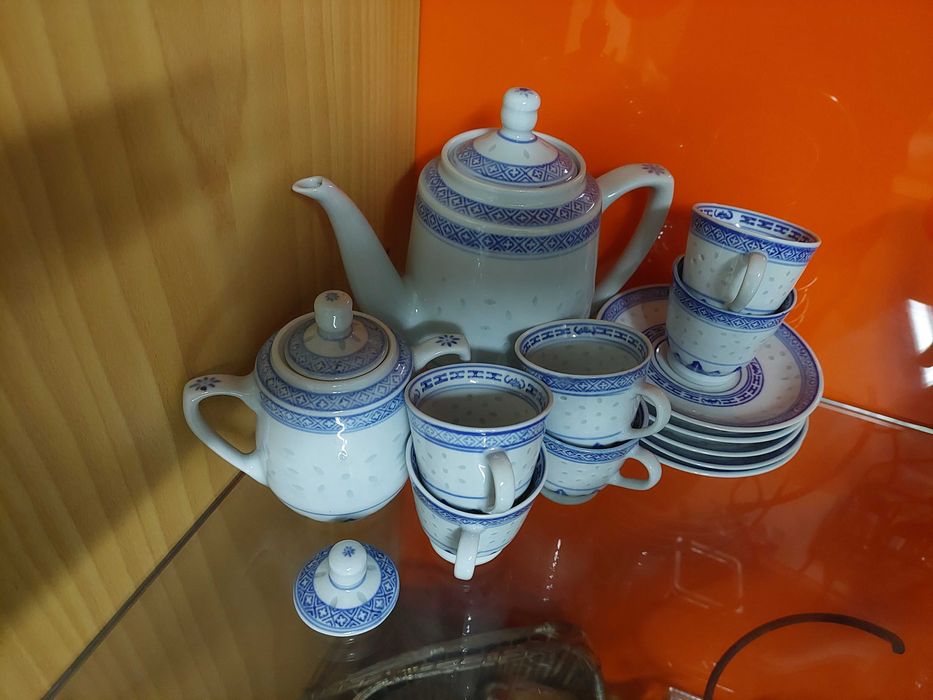 URGENTE, para desocupar: Conjuntos de chá e peças de decoração