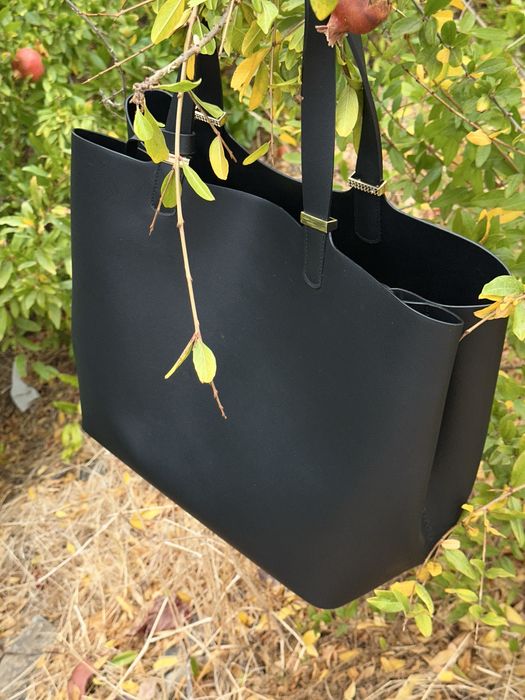 Bolsa Grande Preta Espaçosa e Leve Com Bolsa Interior Removível