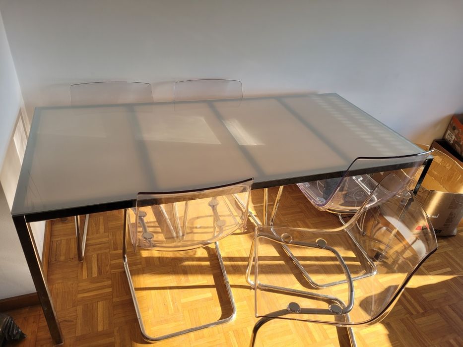 Mesa em acrílico