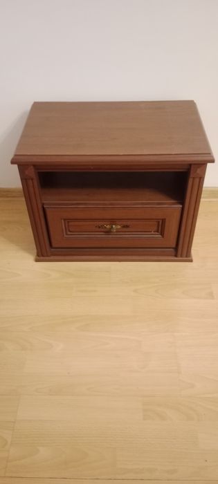 mała stylowa szafka nocna z szufladą stylius czereśnia antyczna