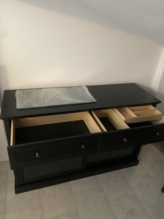 Móvel aparador, com portas de correr