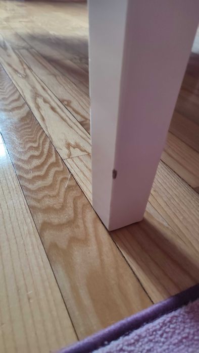 Mobília antiga de quarto lacada em branco