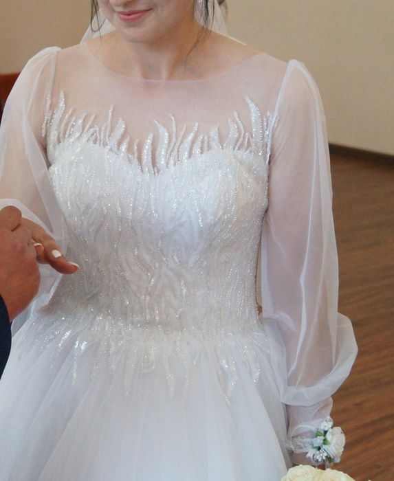 Продам весільну сукню