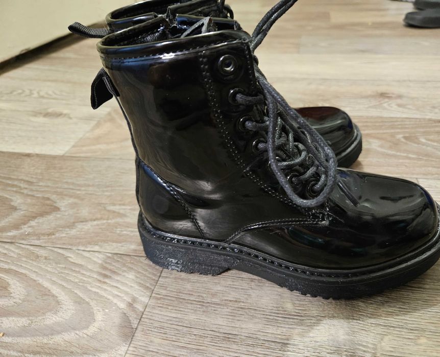 Продам дитячі ботинки весна - осінь