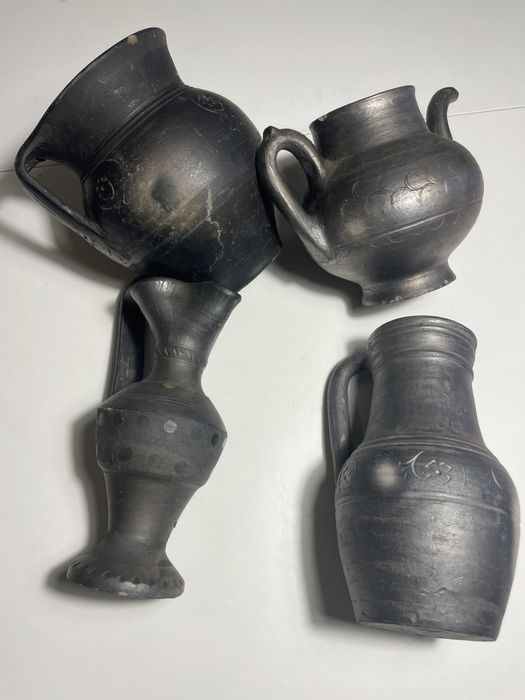 Peças em loiça de barro preto