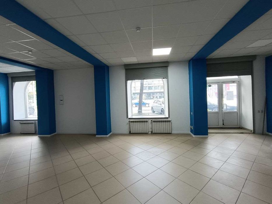 Продаж фасадного приміщення по вул. Антоновича