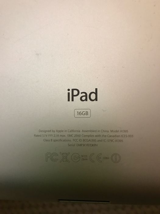 iPad 2 (2011) e carregador