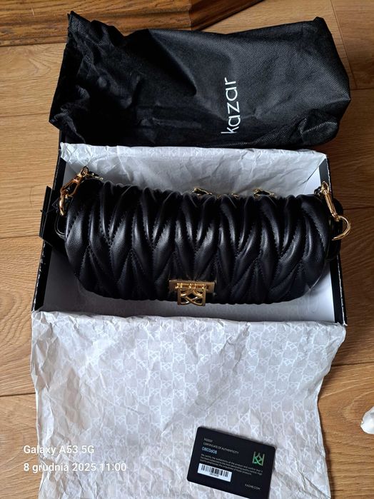 Torebka Kazar jak nowa ,czarna na łańcuszku,skòra.