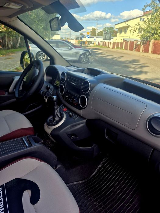 1 właściciel, 2 kpl. kół, tempomat, jasny środek