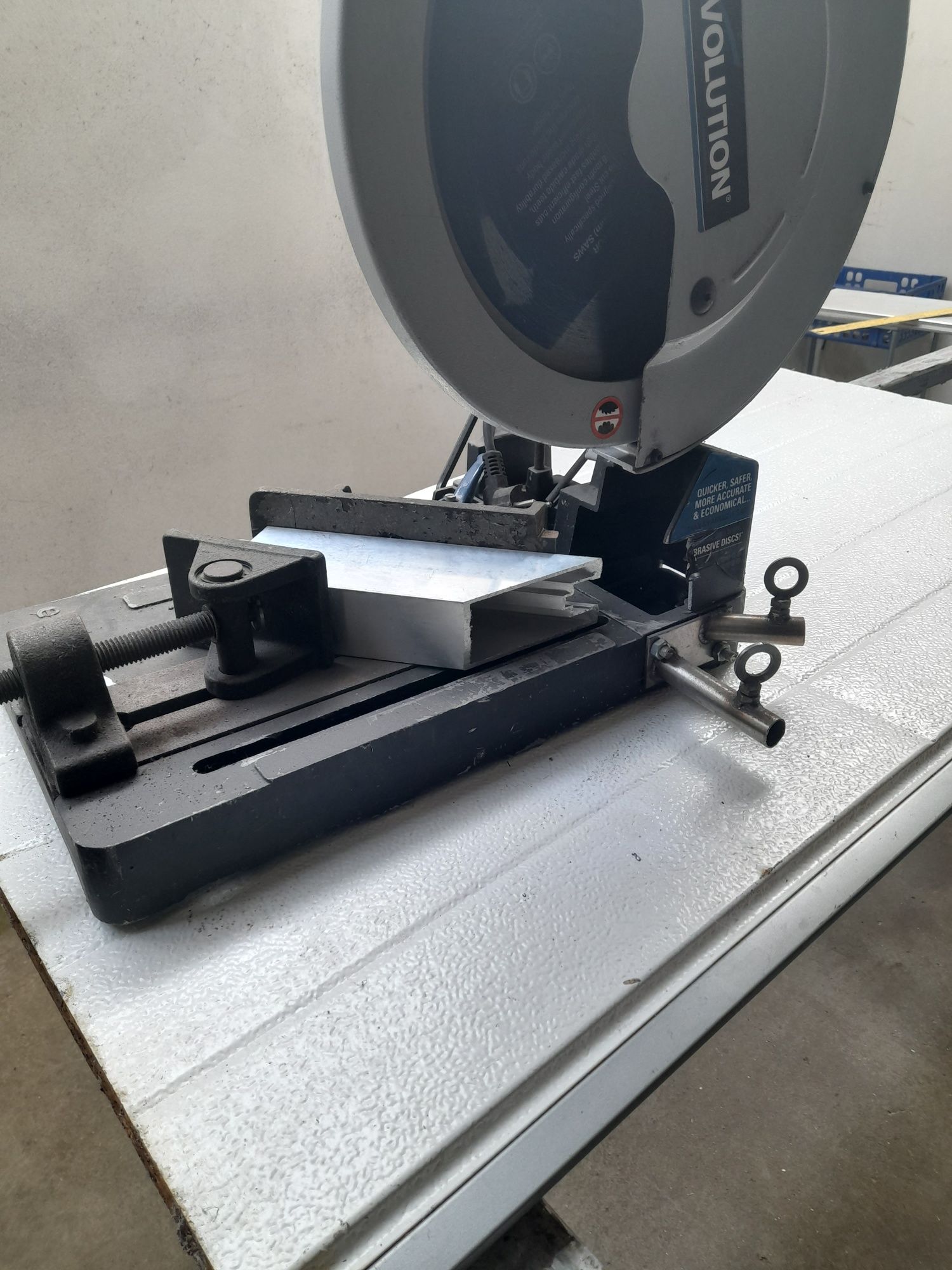 Maquina serrote de corte