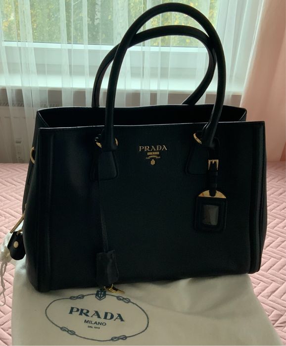 Klasyczna skórzana torba PRADA
