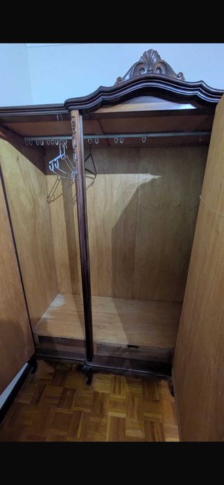 Armario em madeira de cerejeira