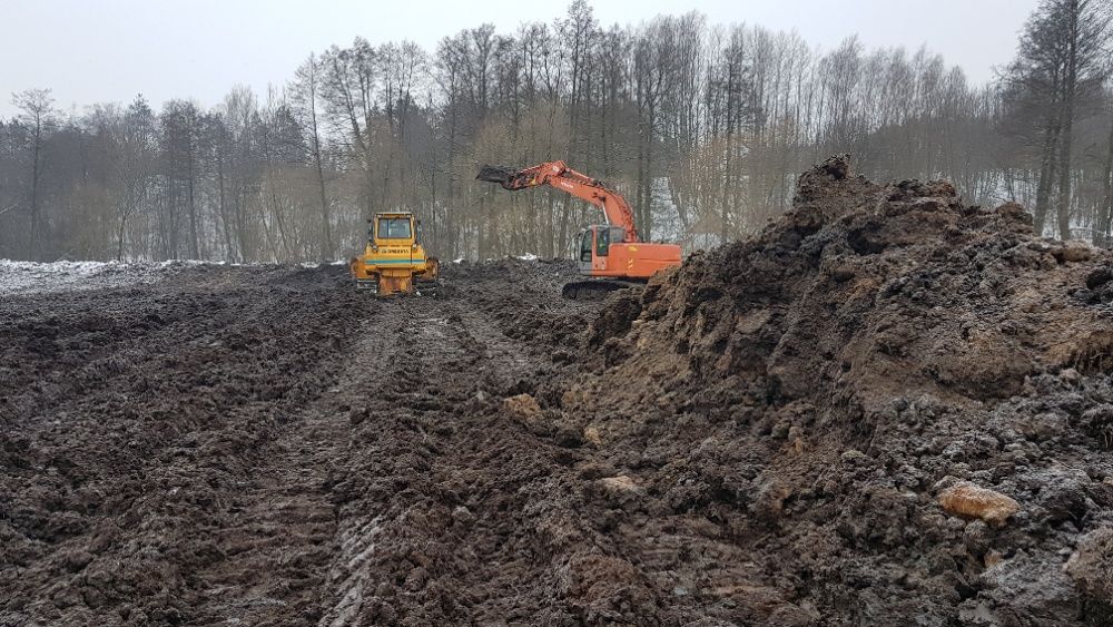 Roboty ziemne ,usługi spycharką,koparką long reach,,ładowarką