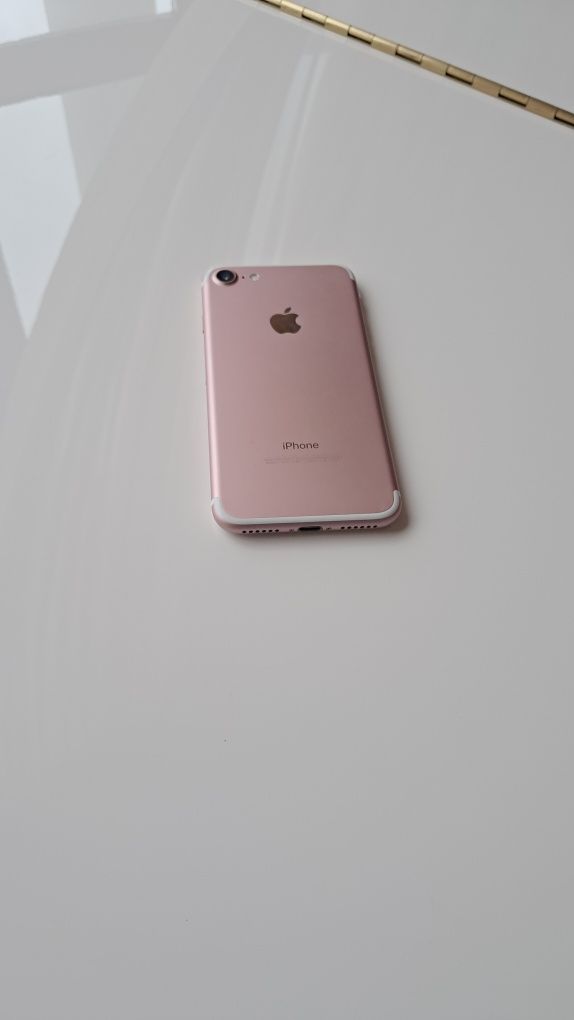 iPhone7, 128Gb, колір розове золотов хорошому стані.