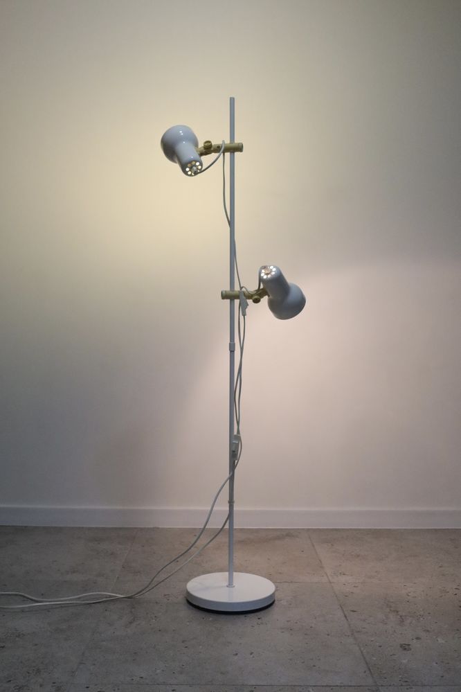 Biała duńska lampa podłogowa 1970 vintage retro stojąca