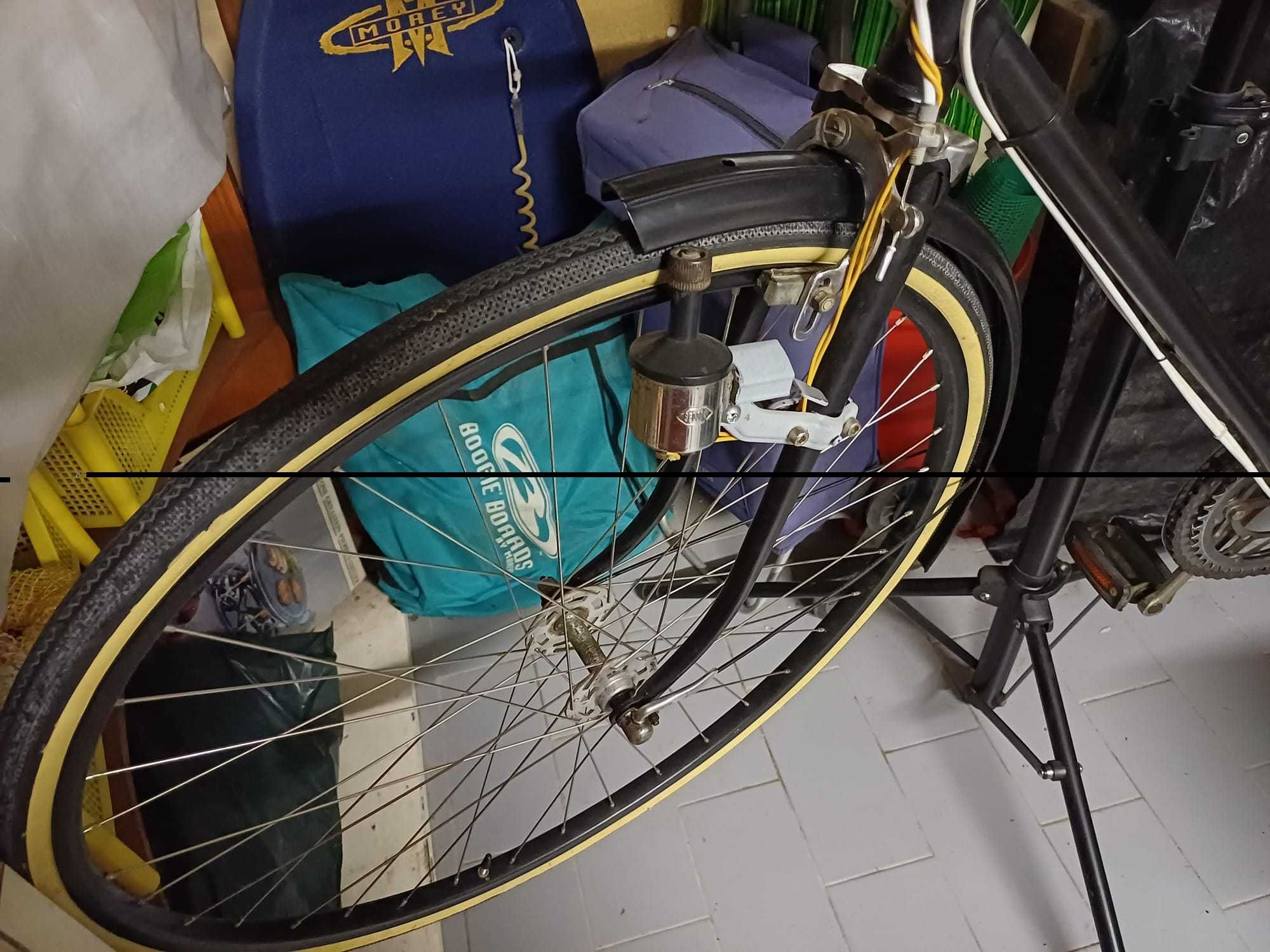 Bicicleta Pasteleira antiga semi restaurada
