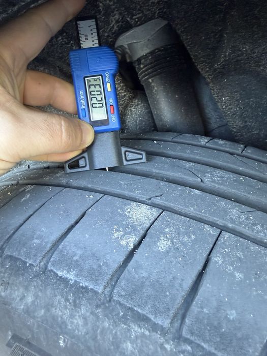 Pneus 235 / 50 / 19 99v Hankook meio uso