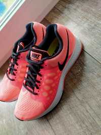 Nike Кроссовки AIR ZOOM PEGASUS 31 размер 39

Кроссовки AIR ZOOM PEGAS