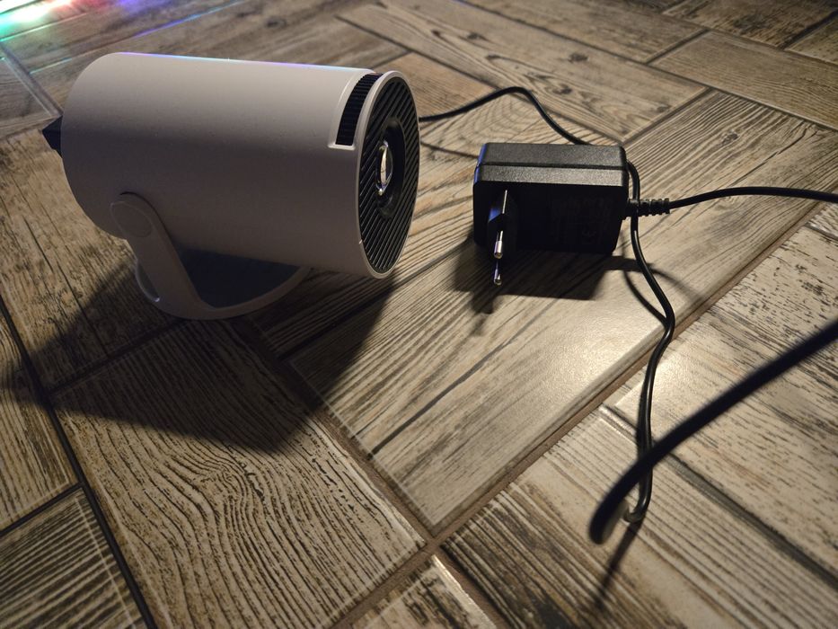 Проектор HY300 PRO MAGCUBIC — портативний смарт-проектор