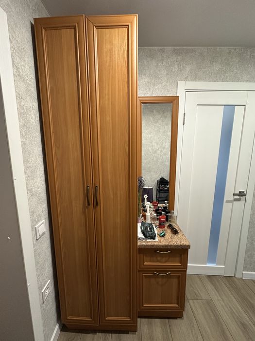 Шафа прихожа з дзеркалом