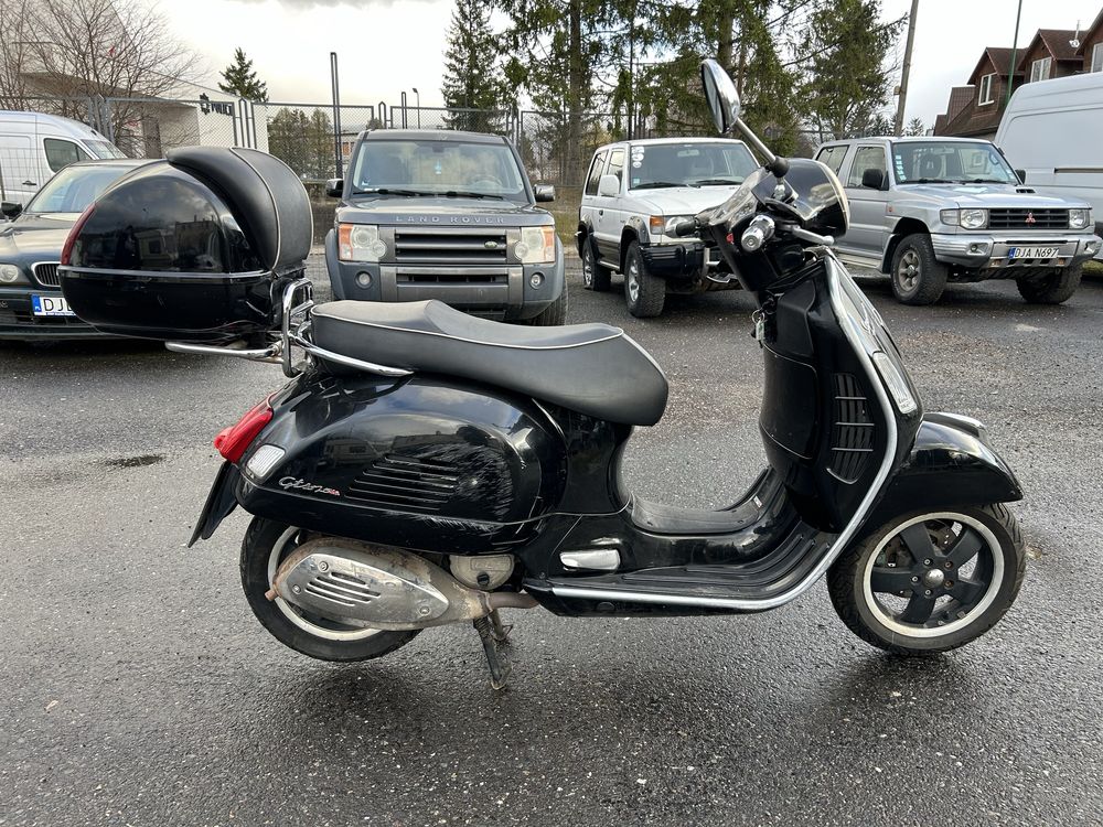 Piaggio Vespa 125 gts sprowadzona uszkodzona 2010 rok