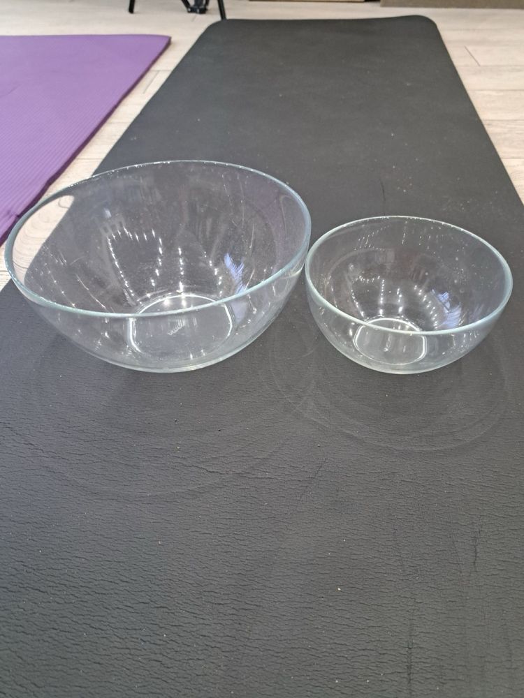 Два набора стеклянных салатников