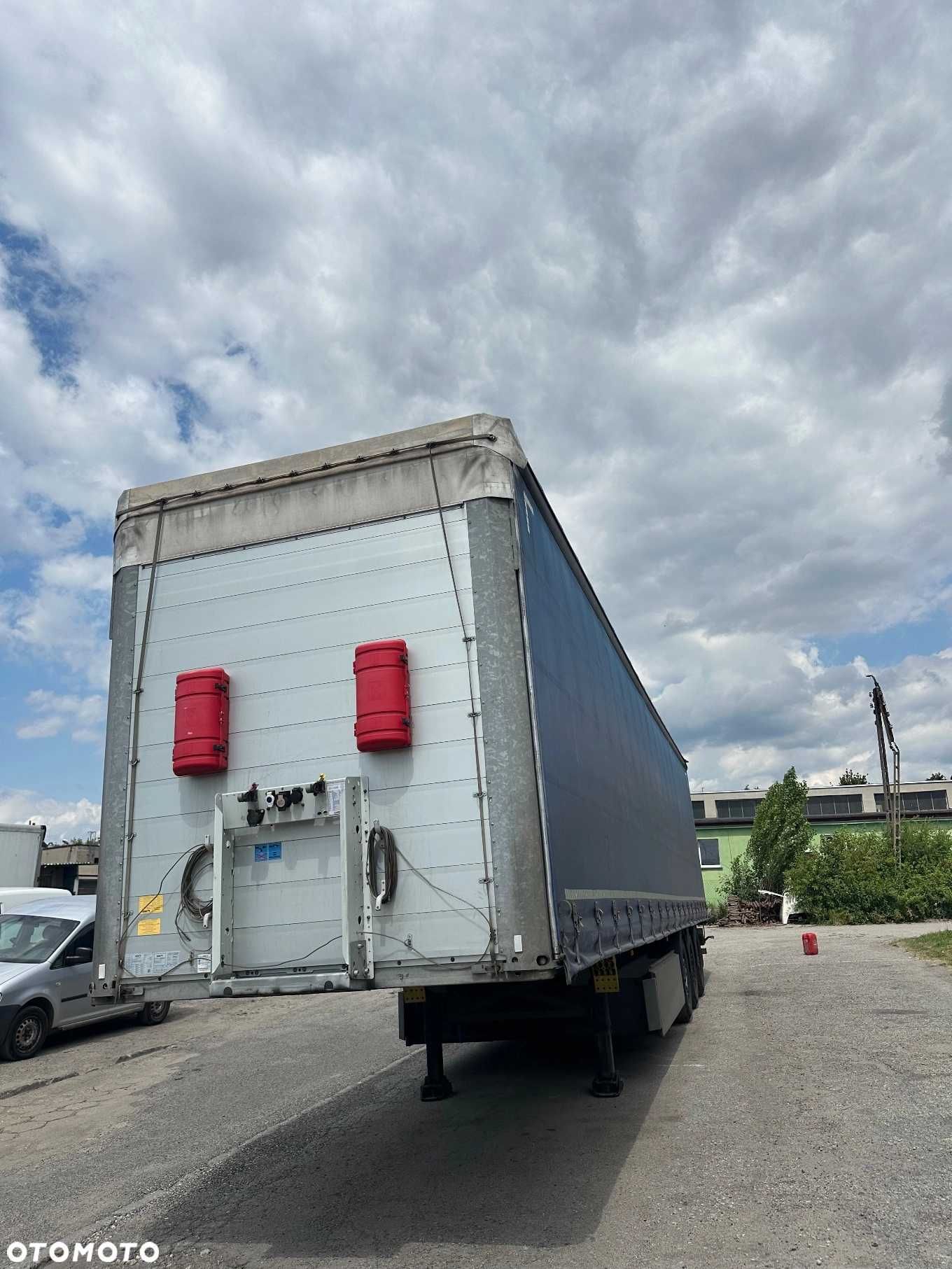 Schmitz Cargobull SCB S3T Schmitz / тентована / XL / 2X підйомні осі /